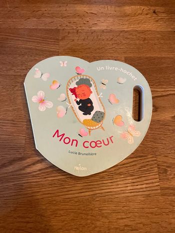 Livre cartonné Un livre hochet Mon cœur  Milan Un livre à secouer