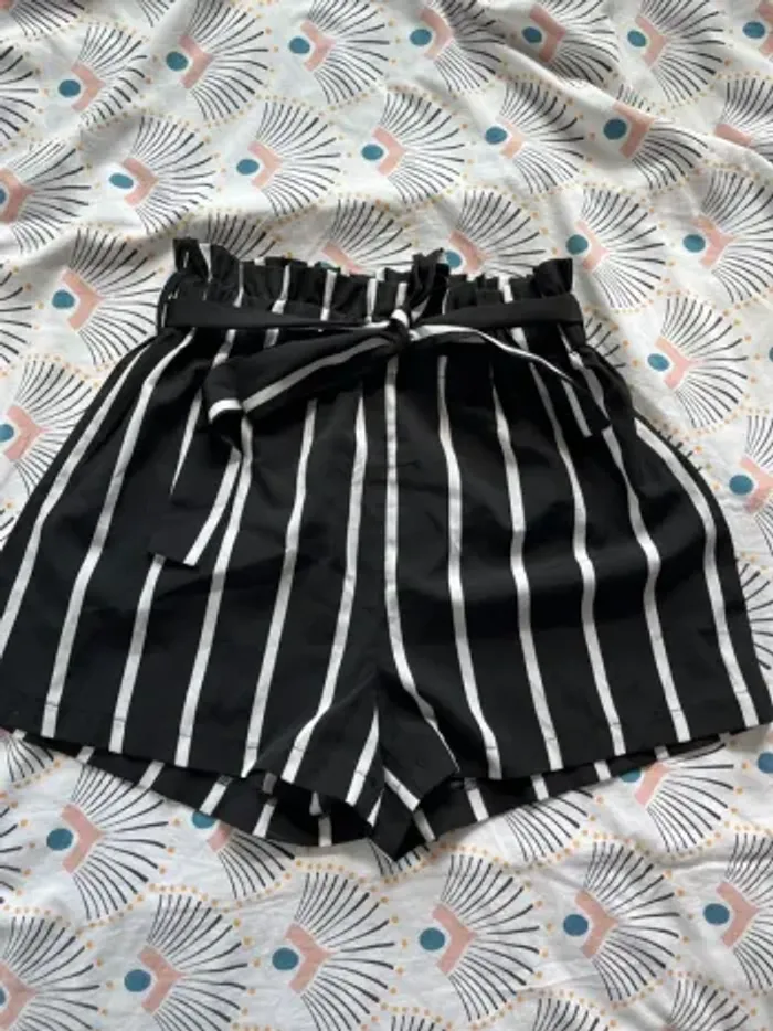 short rayé noir et blanc – SHEIN – taille XS