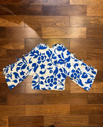 Top/ Haut/ Blouse imprimé en lin blanc et bleu zara taille S/36