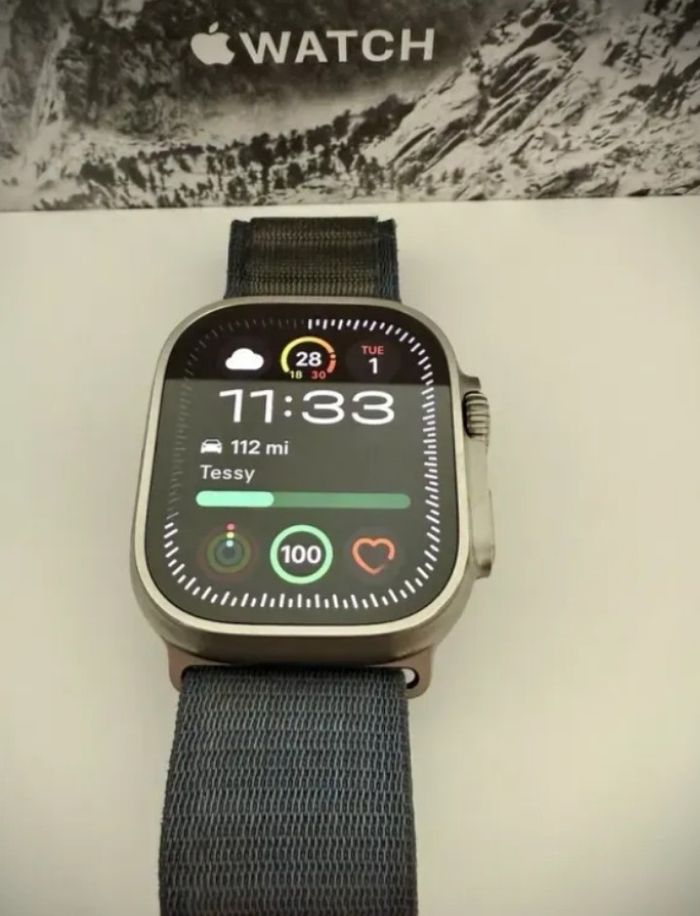 Apple Watch Ultra 2 49mm Boîtier Titane GPS /Cellulaire en excellent état - photo numéro 2