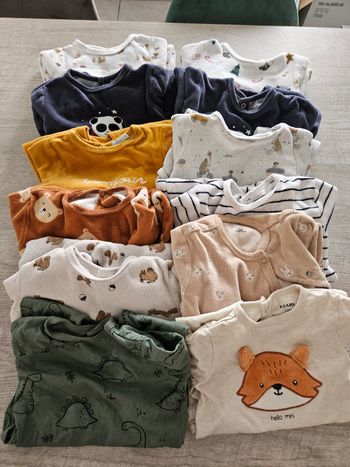 Gros lot de pyjamas et de bodies garçon 3 6 9 12 mois