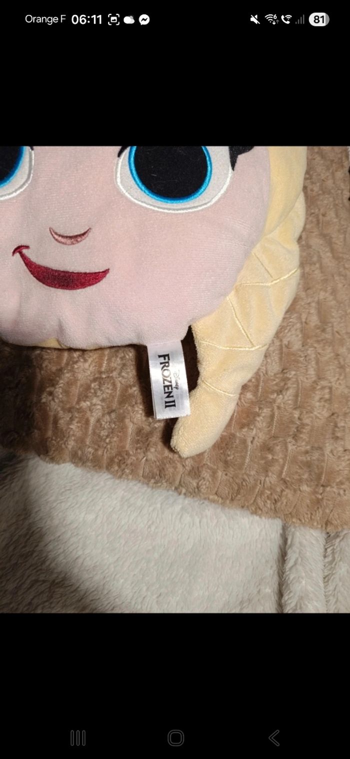 Coussin Elsa _ la reine des neiges _ Disney - photo numéro 3