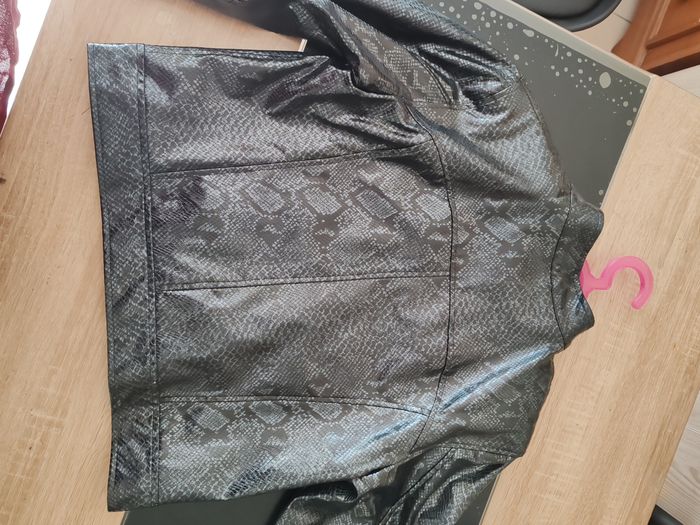 Perfecto simili cuir noir  effet serpent - photo numéro 4