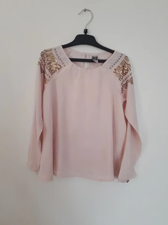 Jolie blouse a sequin 6 ans