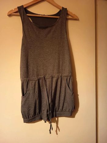Combi short. sans manches . Taille S . Matière coton polyester et spandex.