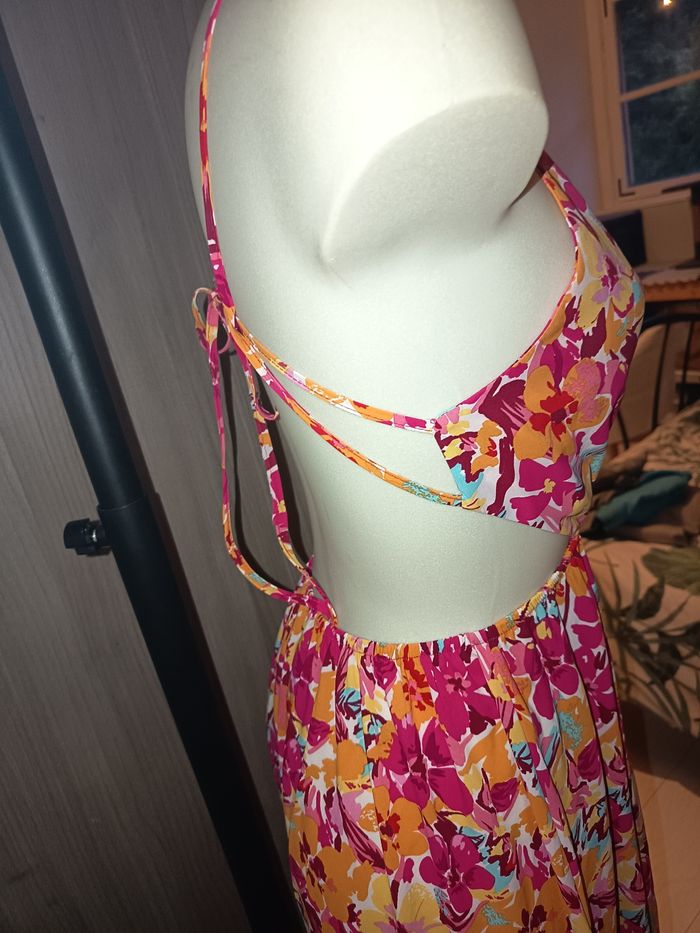 Robe longue fleurie dos nu - photo numéro 4