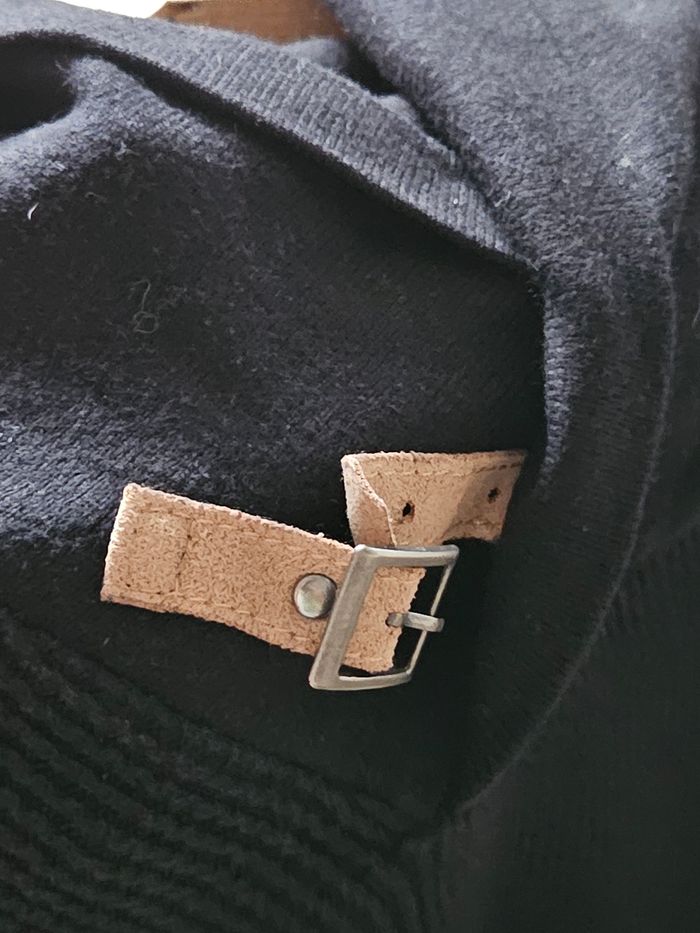 Pull noir - photo numéro 2