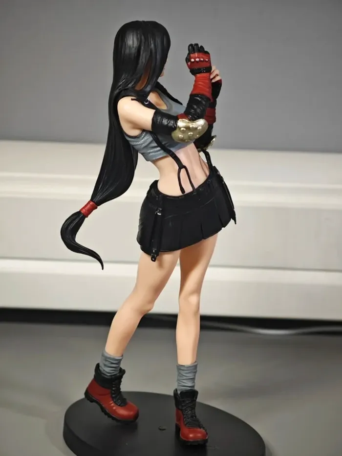 Figurine Final Fantasy VII : Tifa 20cm neuve avec boîte - photo numéro 5