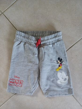 Bermuda molletonné 6/7 ans Mickey