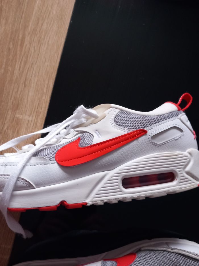 Baskets Nike 38,5 mises 2 fois - photo numéro 3