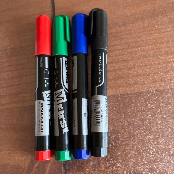 Lot de 4 marqueurs permanents