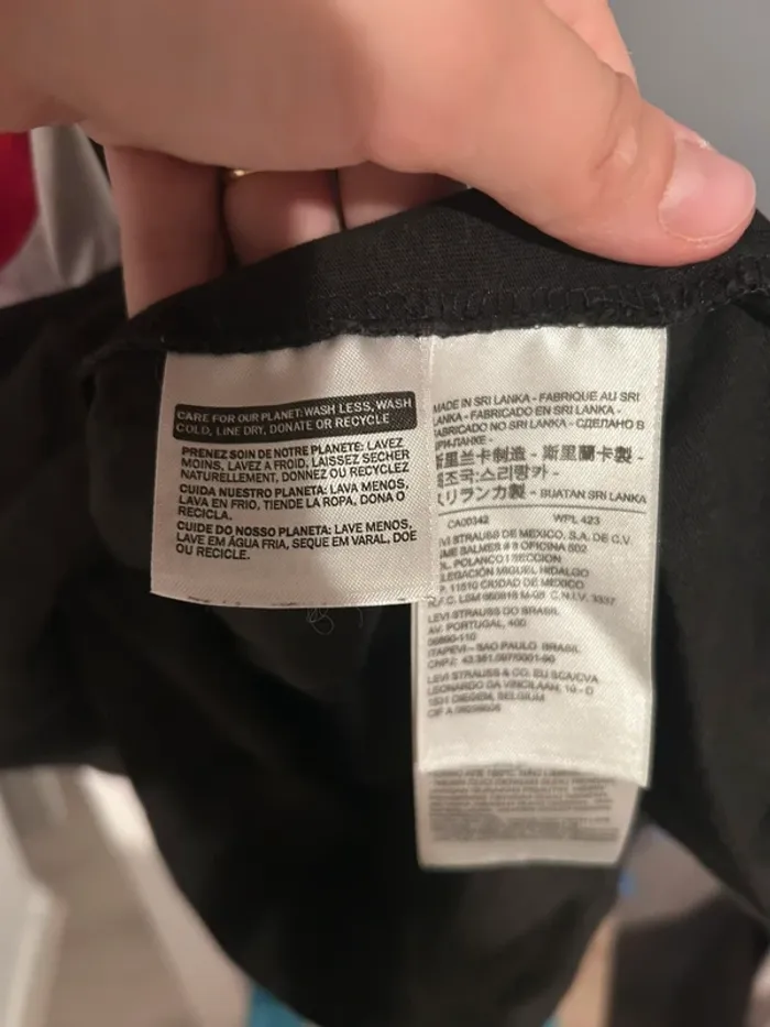 Tee shirt Levi's noir blanc rouge taille XS - photo numéro 4