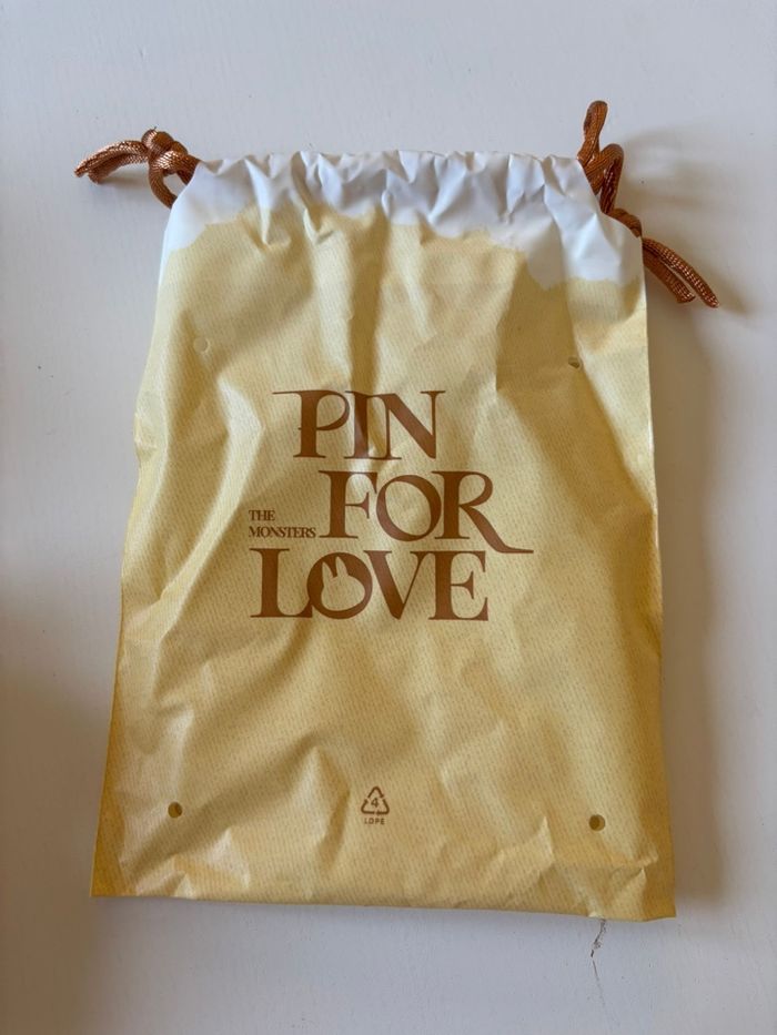 PopMart Labubu The Monsters Pin For Love « F » - photo numéro 4