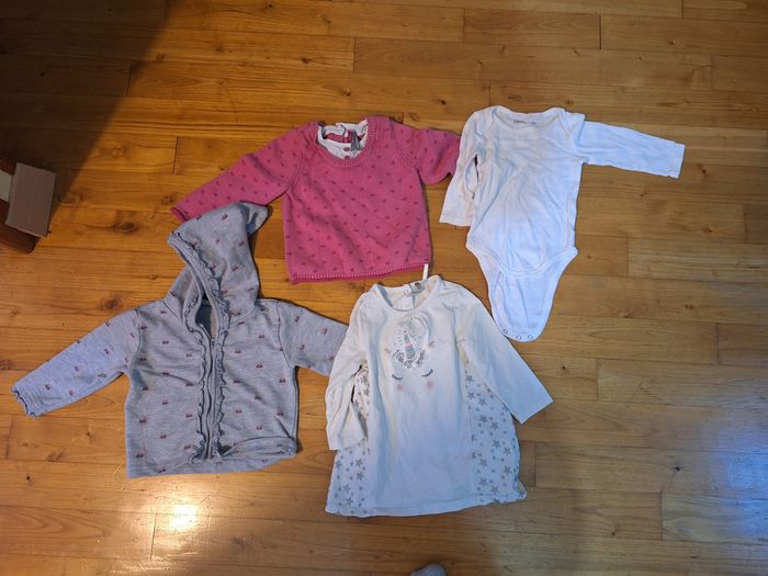 Lot vêtements bébé fille 9 mois et plusieurs 12 mois