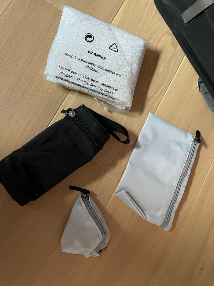 Sac à à langer et ses accessoires - photo numéro 7