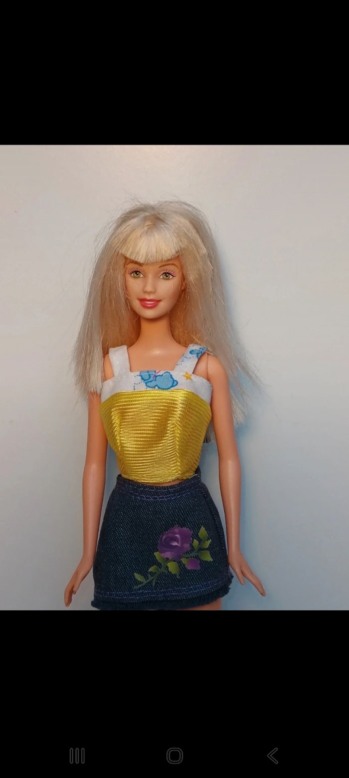Poupée  barbie mattel ensemble bleu et jaune   tête 1998 corp 1999.
Poupée et ensemble compris - photo numéro 3