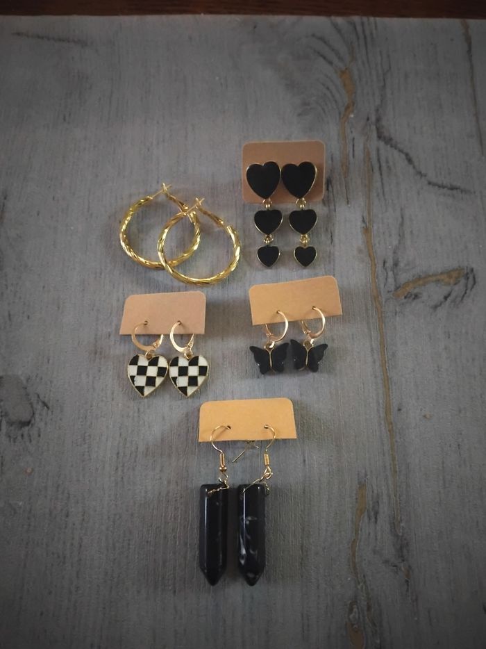 Lot boucles d'oreilles neuves