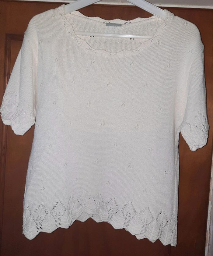 Pull sans manche ajouré blanc cassé