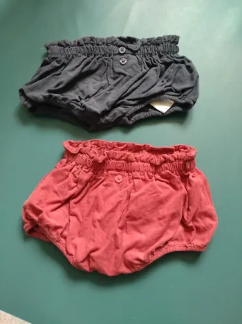 Lot de 2 shorts obaibi taille 3 mois