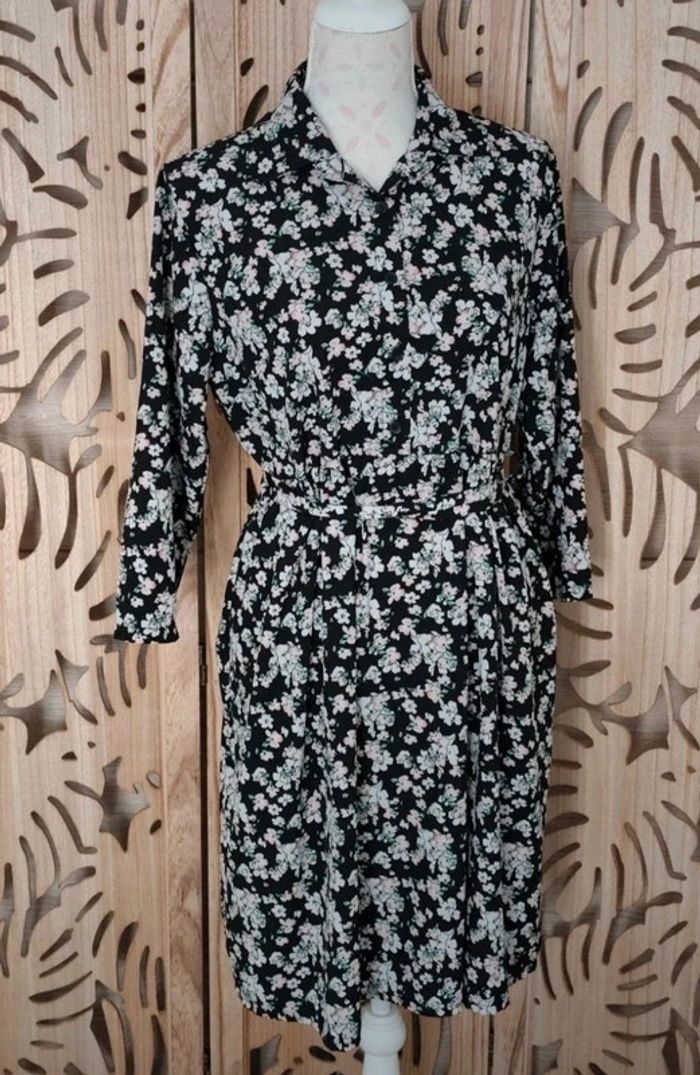 Robe fleurie noire - Coupe chemisier - Taille 42/44 Actuelle - photo numéro 2