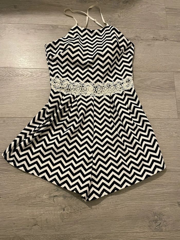 Combinaison short Combishort à bretelles dos croisé blanc à motifs noir dentelle ventre taille 36 - photo numéro 3