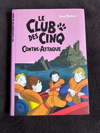 Livre le club des cinq contre attaque