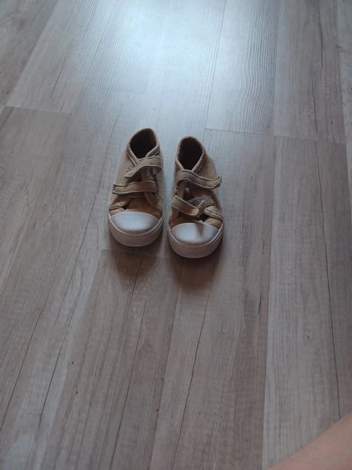 Très jolie chaussures pour bébé