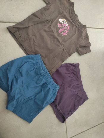 Lot de 2 shorts et 1 tee shirt 3 ans