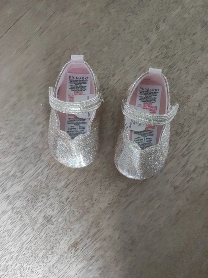 Chaussures bébé 3-6 mois - photo numéro 3