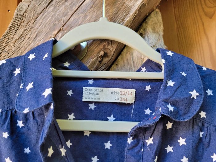 Superbe chemise manches longues Zara Girls, marine à étoiles blanches, 13/14 ans - photo numéro 3