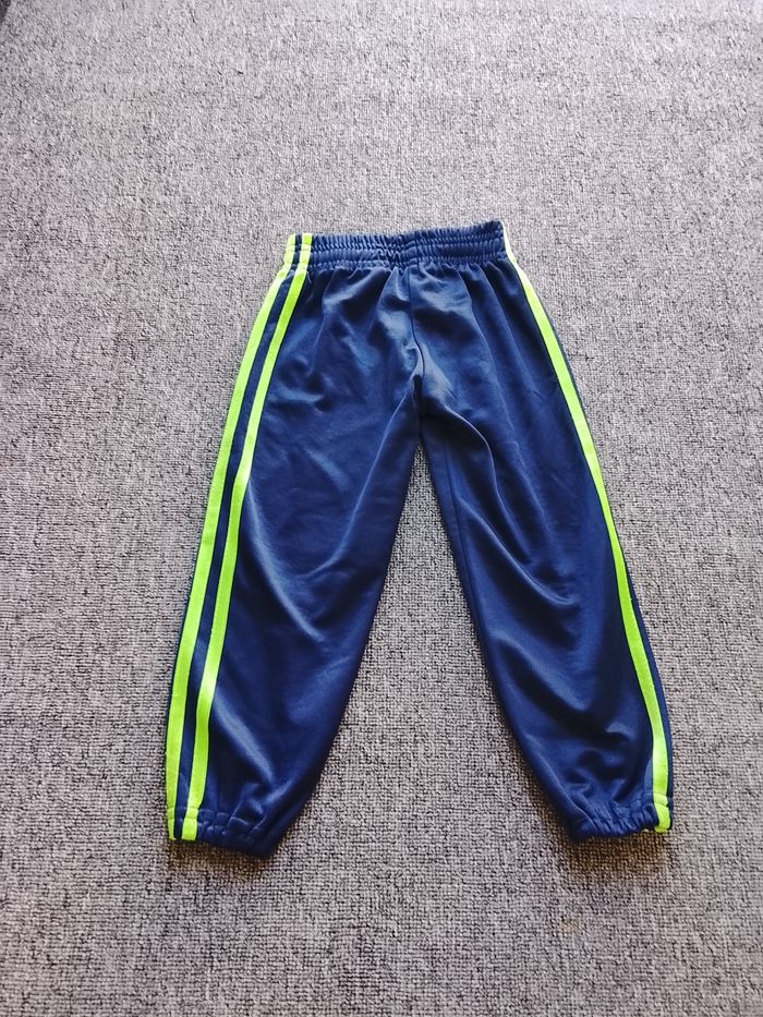 Bas de jogging Adidas pour enfants Taille 92 - photo numéro 3