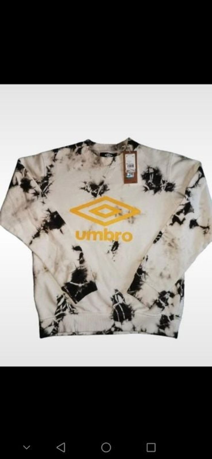 Pull Umbro Celio