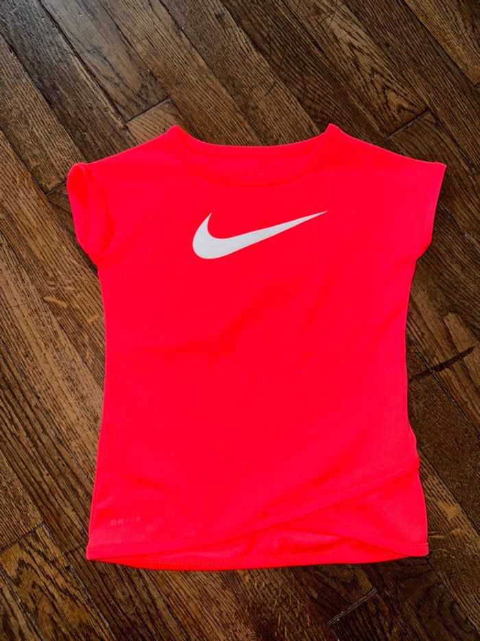 Robe Nike rose fluo 18 mois