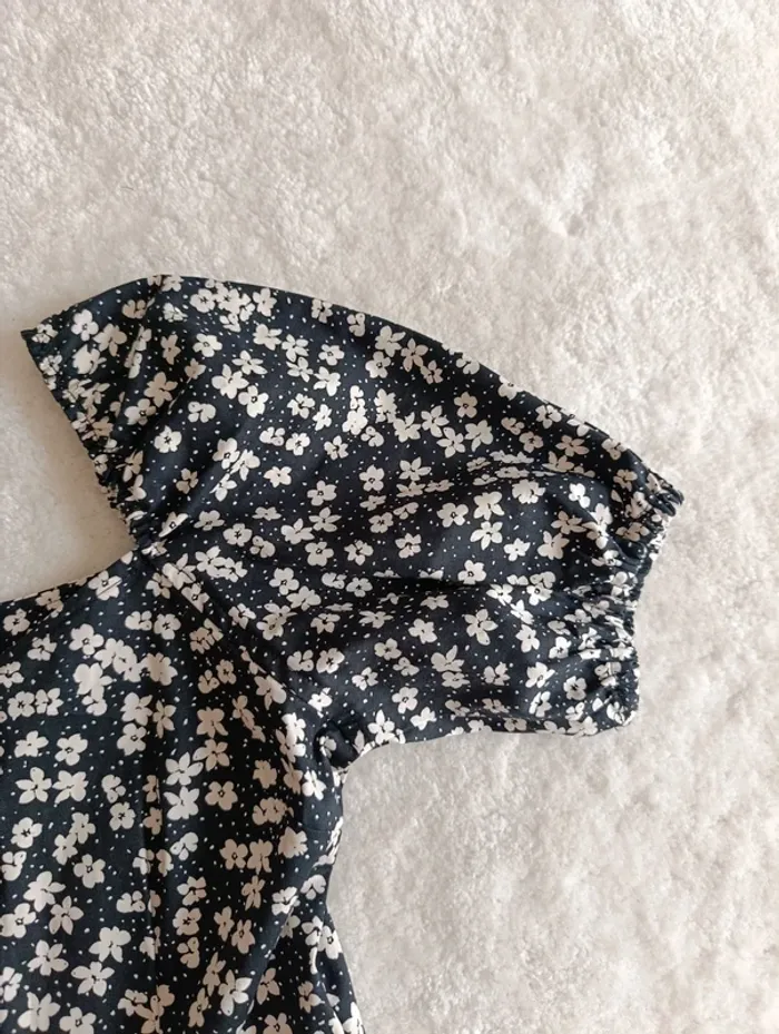 Combishort H&M 36 noir fleuri blanche manches courtes bouffantes - photo numéro 9