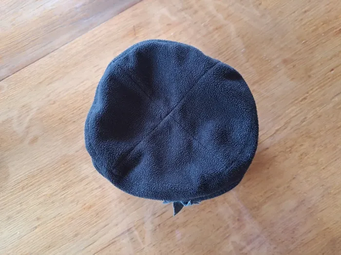Bonnet polaire noir et gris avec etoile ou fleur - photo numéro 2