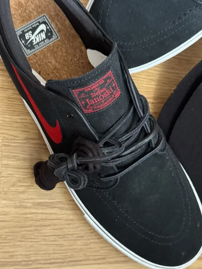 Basket 47,5 Nike SB noir et rouge - photo numéro 2