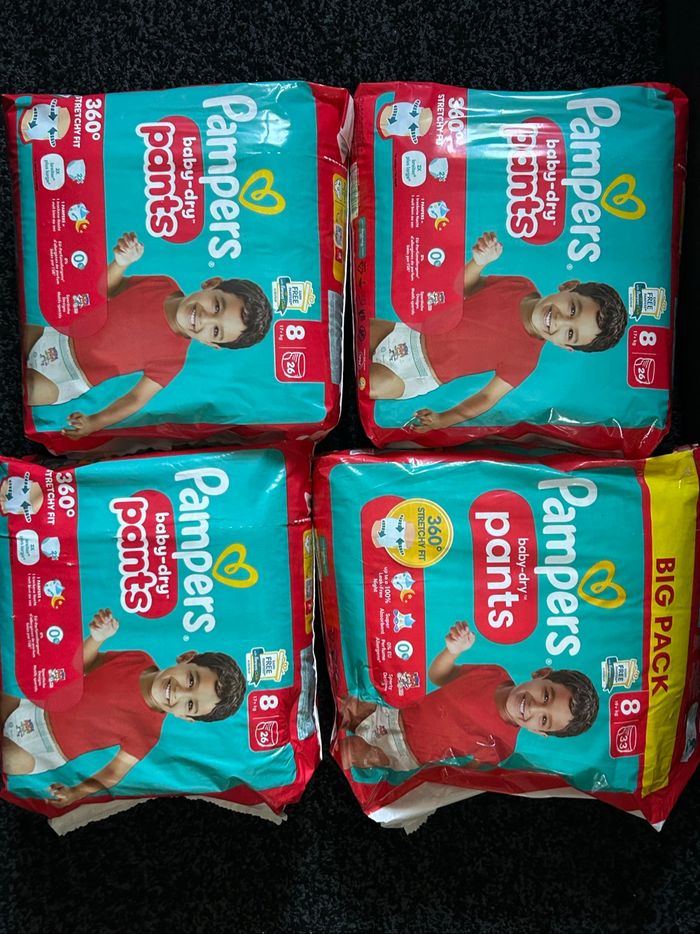 Couches Pampers taille 8