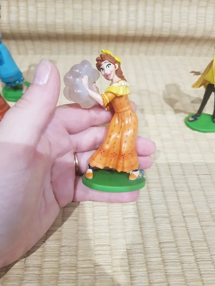 Lot de 9 figurines Encanto playset deluxe Disney Store - photo numéro 19