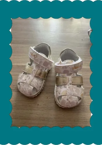 Chaussure fille ouverte