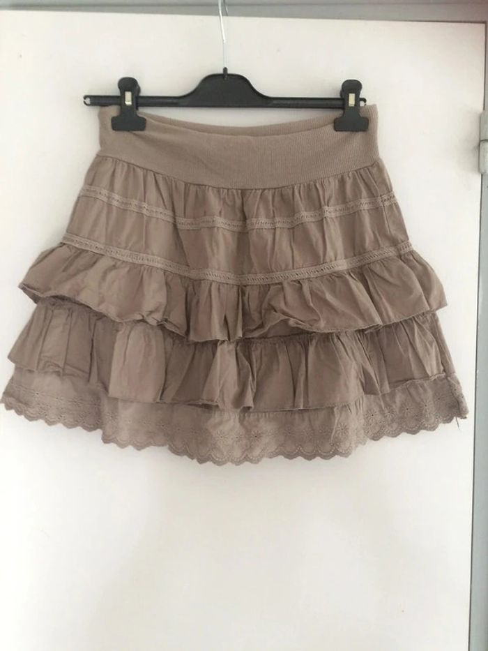 Jupe beige à volants