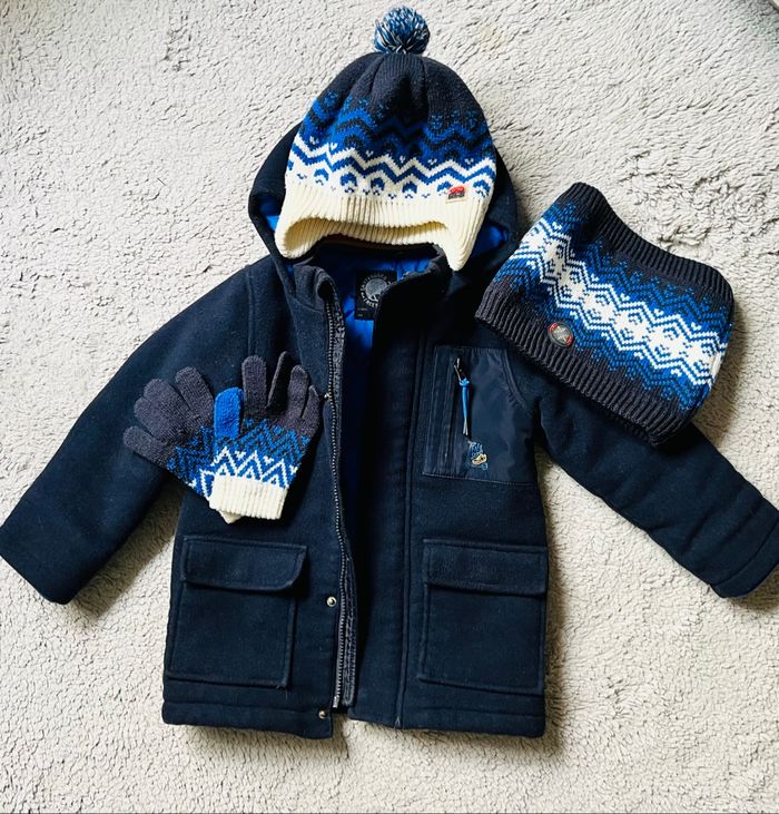 Ensemble manteau + bonnet + tour de cou + gants