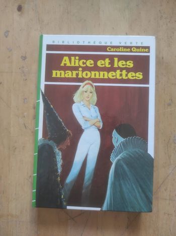 Alice et les marionnettes Caroline Quine Bibliothèque verte cartonnée 1986