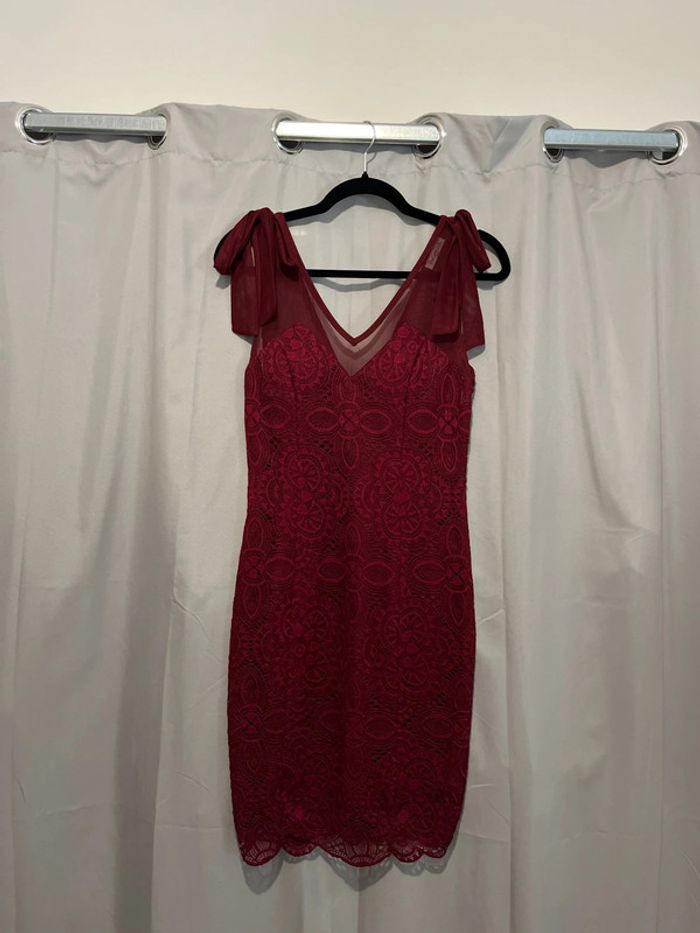 Robe dentelle bordeaux