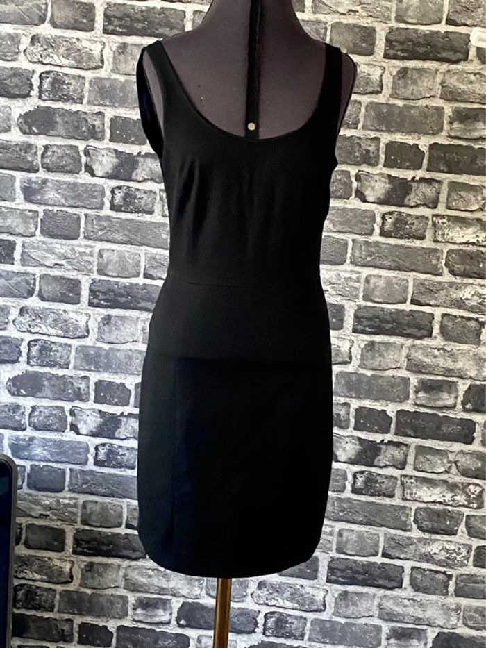 Robe dos nu - photo numéro 2