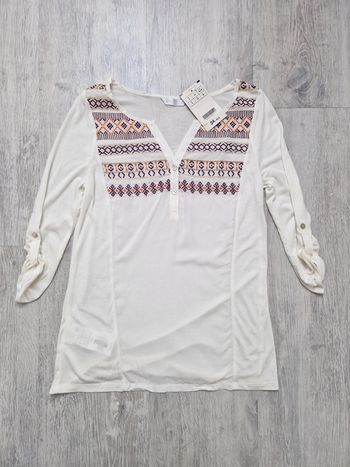 Blouse écru promod XS neuve avec étiquette col V boutonné et broderies