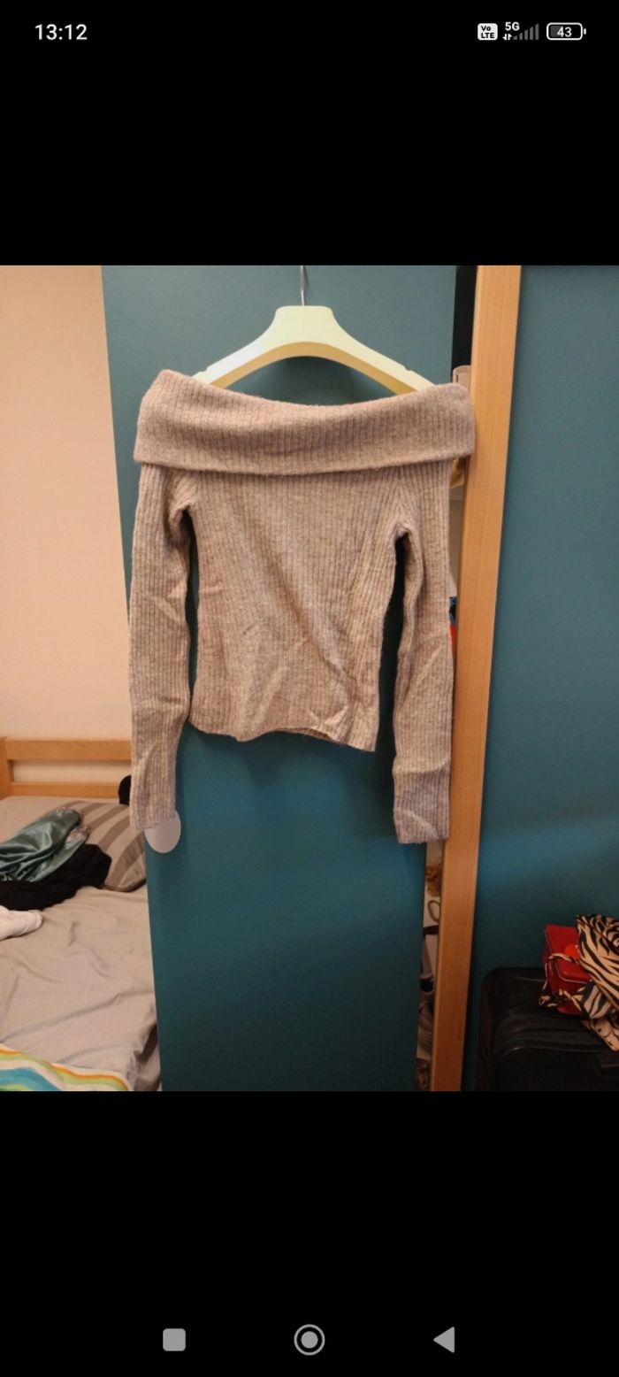 Pull épaule dénudé