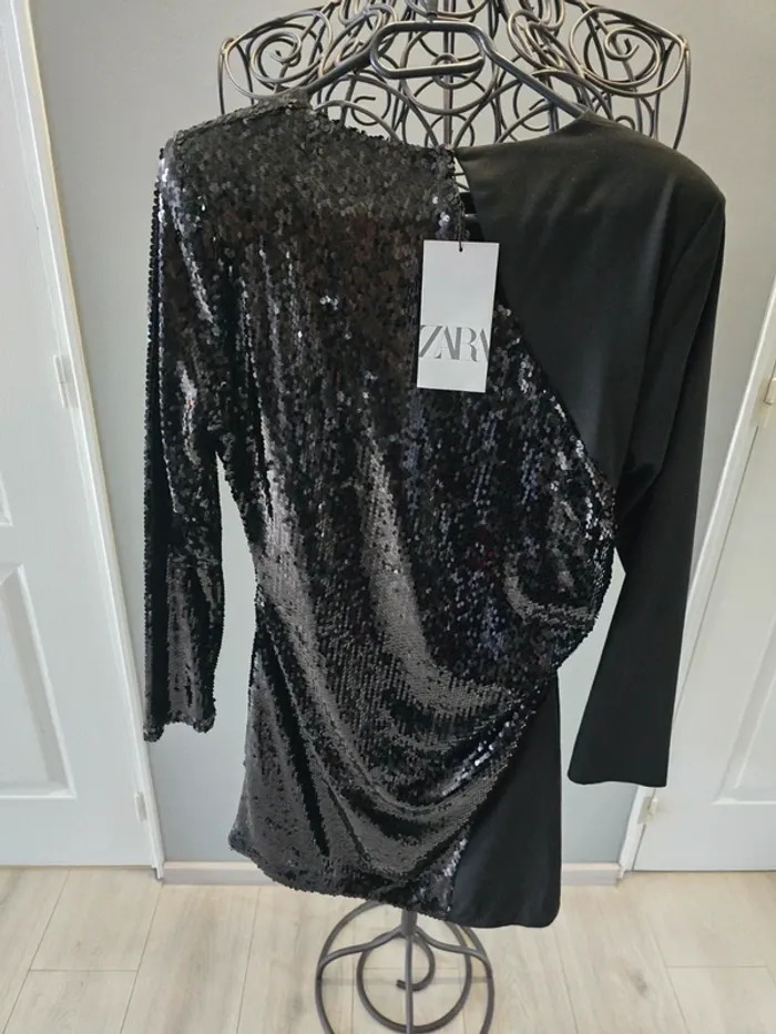 Robe noire sequins Zara - photo numéro 6