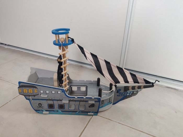 Bateau en bois très bon état - photo numéro 2