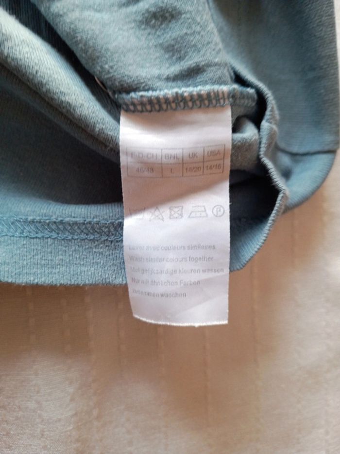 T-shirt turquoise Damart taille 46 48 - photo numéro 5
