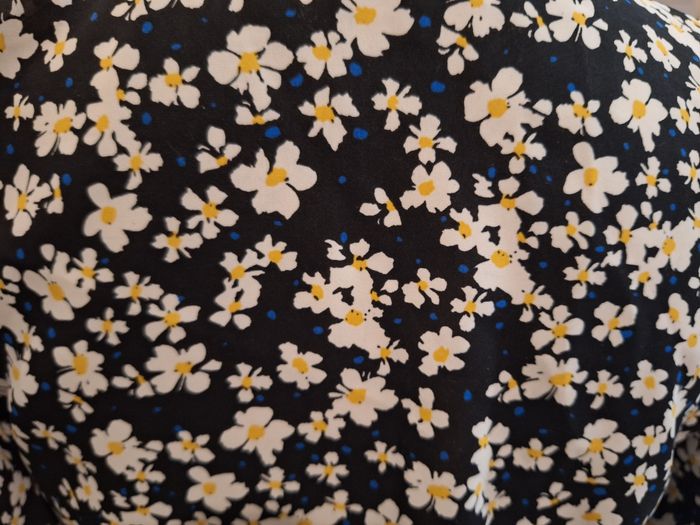 Boléro court avec pans à nouer noir à fleurs blanches - photo numéro 6